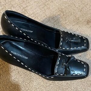 Worthington Black Leather Heels with Tassel and Contrast Stitching-9M